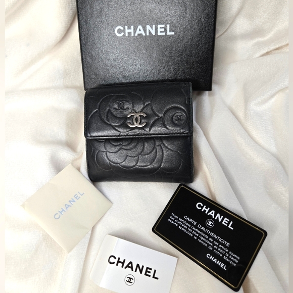 Chanel Lambskin Camellia Embossed Small Double Wallet Black - Picture 1 of 12
